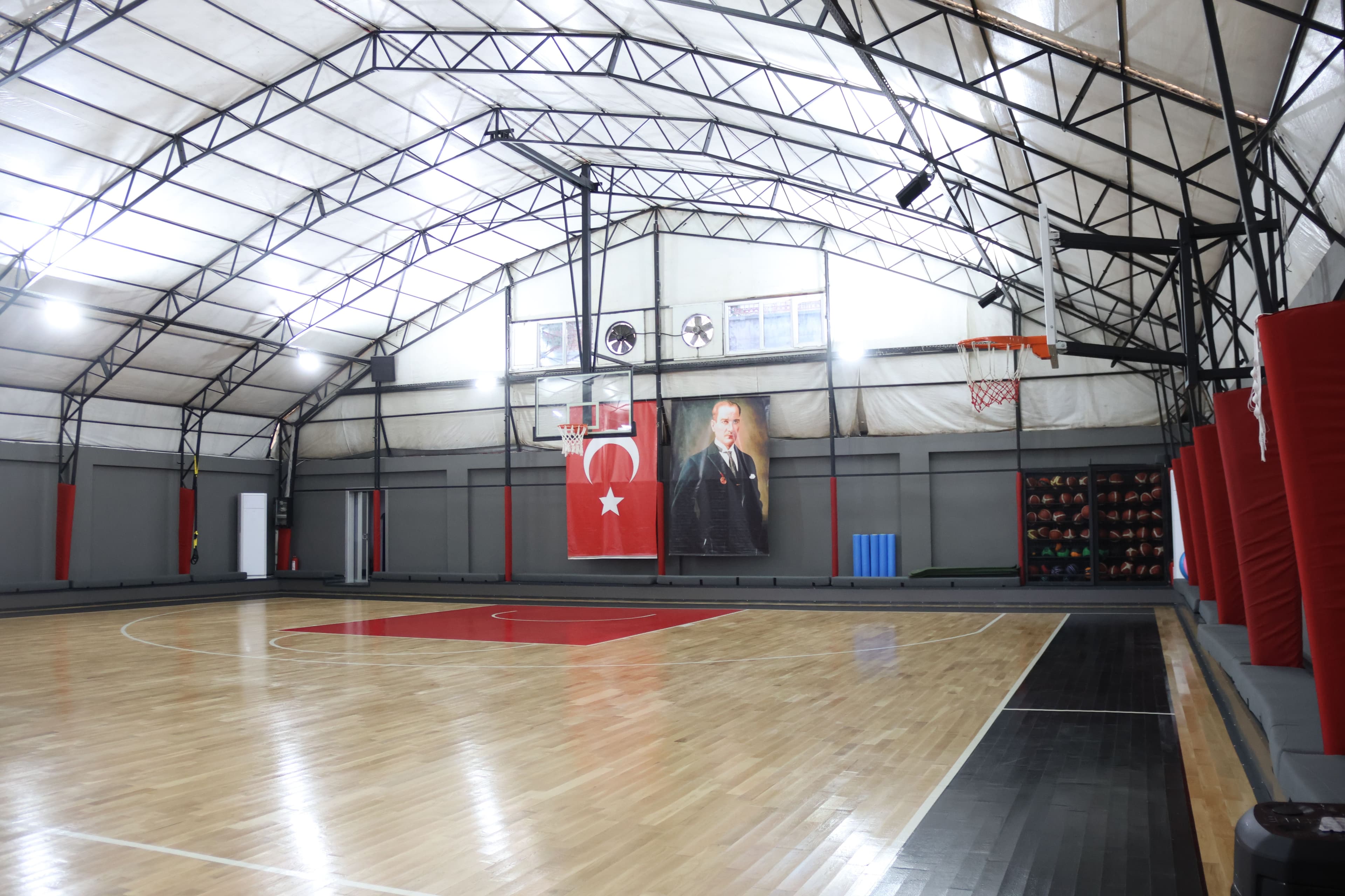 Ahmet Barındırır Spor Salonu