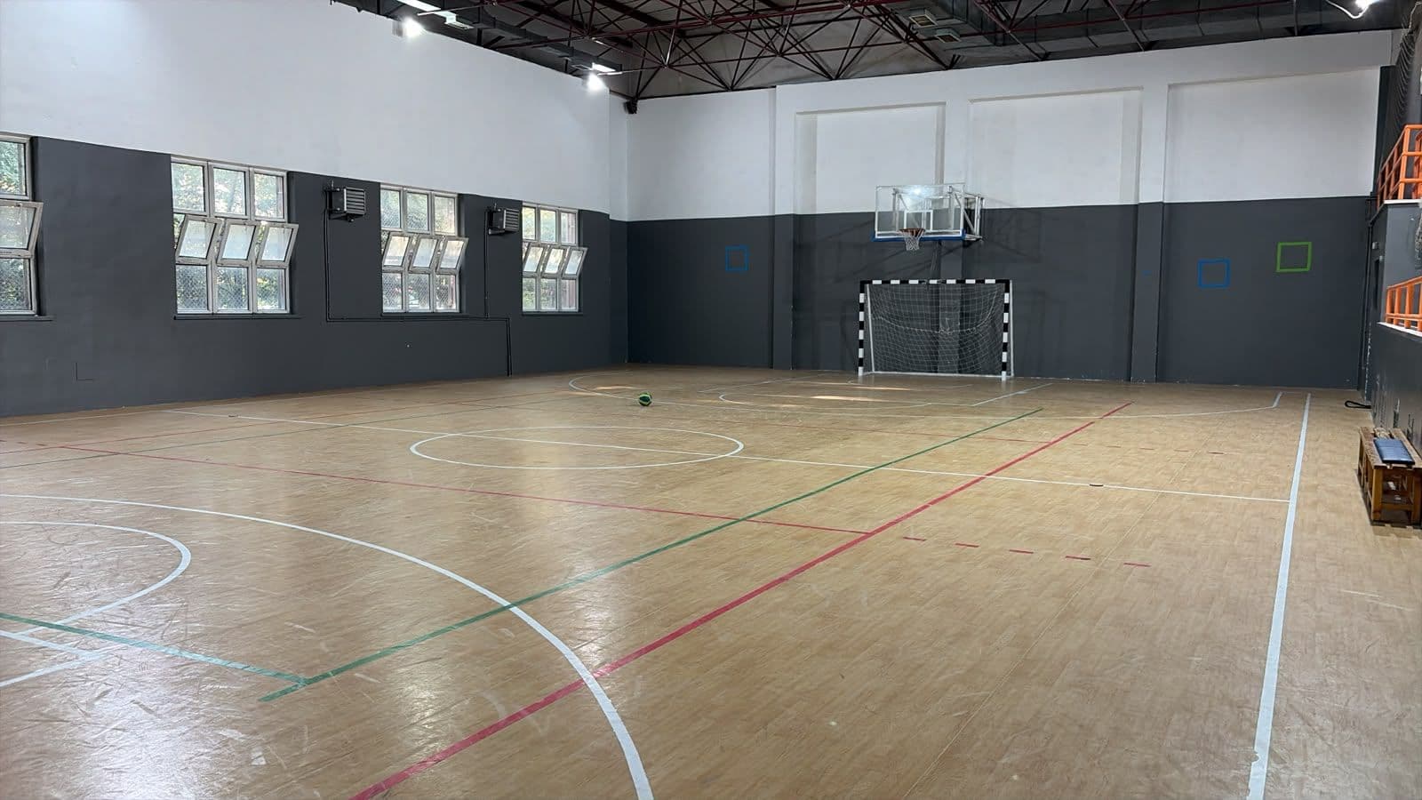 Dr. Binnaz Ege - Dr. Rıdvan Ege Anadolu Lisesi Spor Salonu